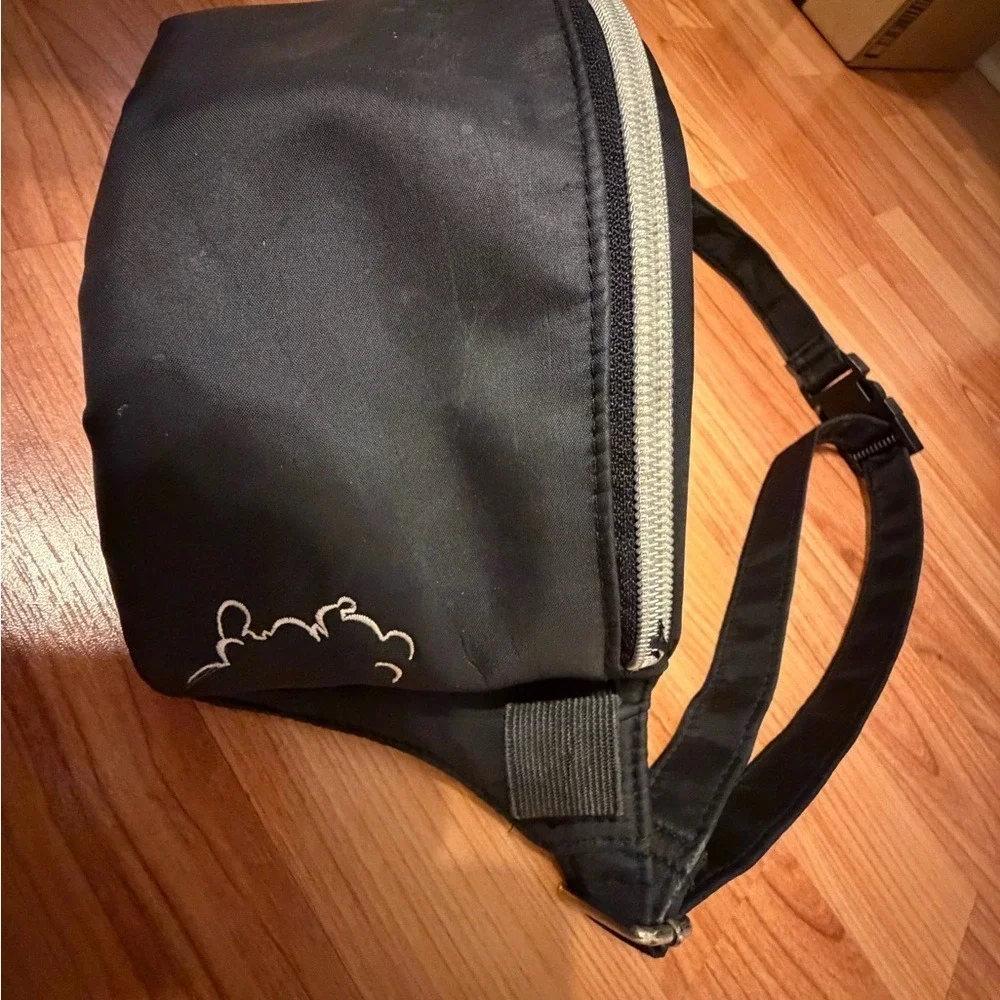 Disney Parks WDW Mickey Black Full Body White-silhouette Fannie Camera Bag VTG - Picture 6 of 16